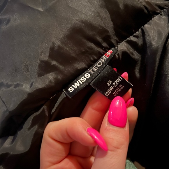 Swiss Tech White Puffer Vest - Picture 2 of 3